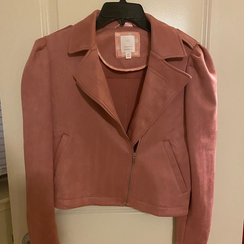 Like New LC jacket. Great for a cool spring day or evening. Dress up or down
